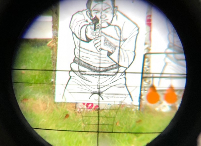 Dispara primero antes de que le dispare 